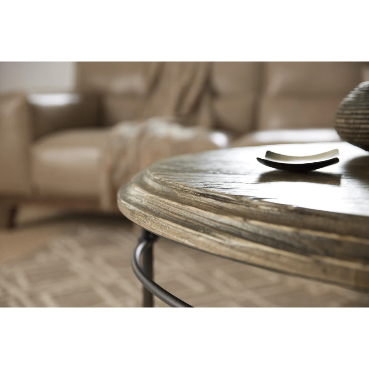 LaGrange La Grange Faison Oval Cocktail Table Cocktail & Coffee Tables Hooker Furniture 11