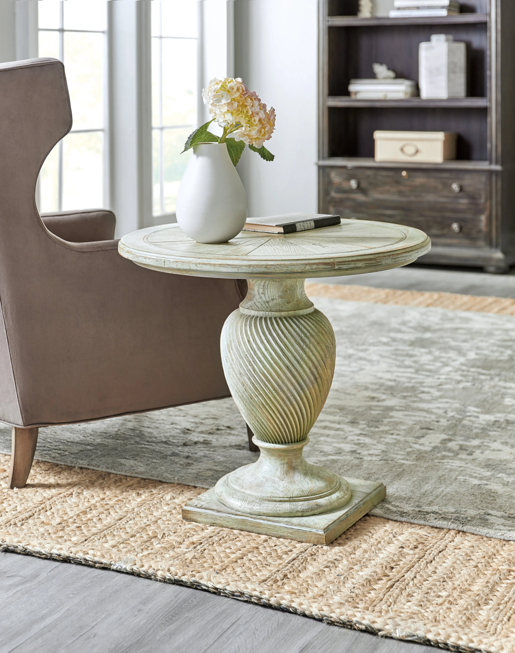 Traditions Round End Table End Tables Hooker Furniture 8 Traditions Round End Table End Tables Hooker Furniture 8