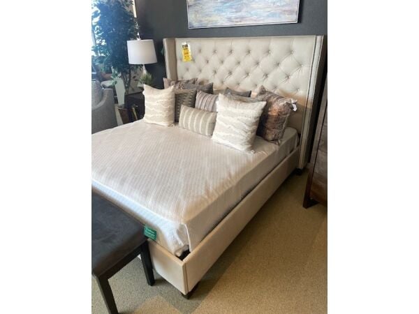 Bassett Benchmade Dublin Tufted Leather King Bed Clearance Bassett