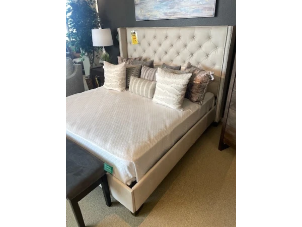Bassett Benchmade Dublin Tufted Leather King Bed Clearance Bassett