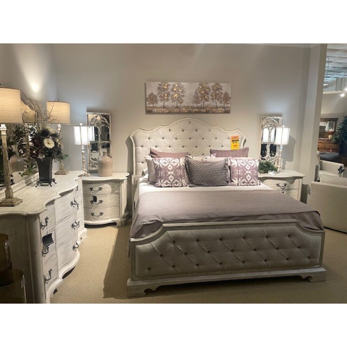 エマヌエルソン+Nデヨングミラン Bernhardt Mirabelle King Bed, Dresser, Mirror, and Two Nightstands