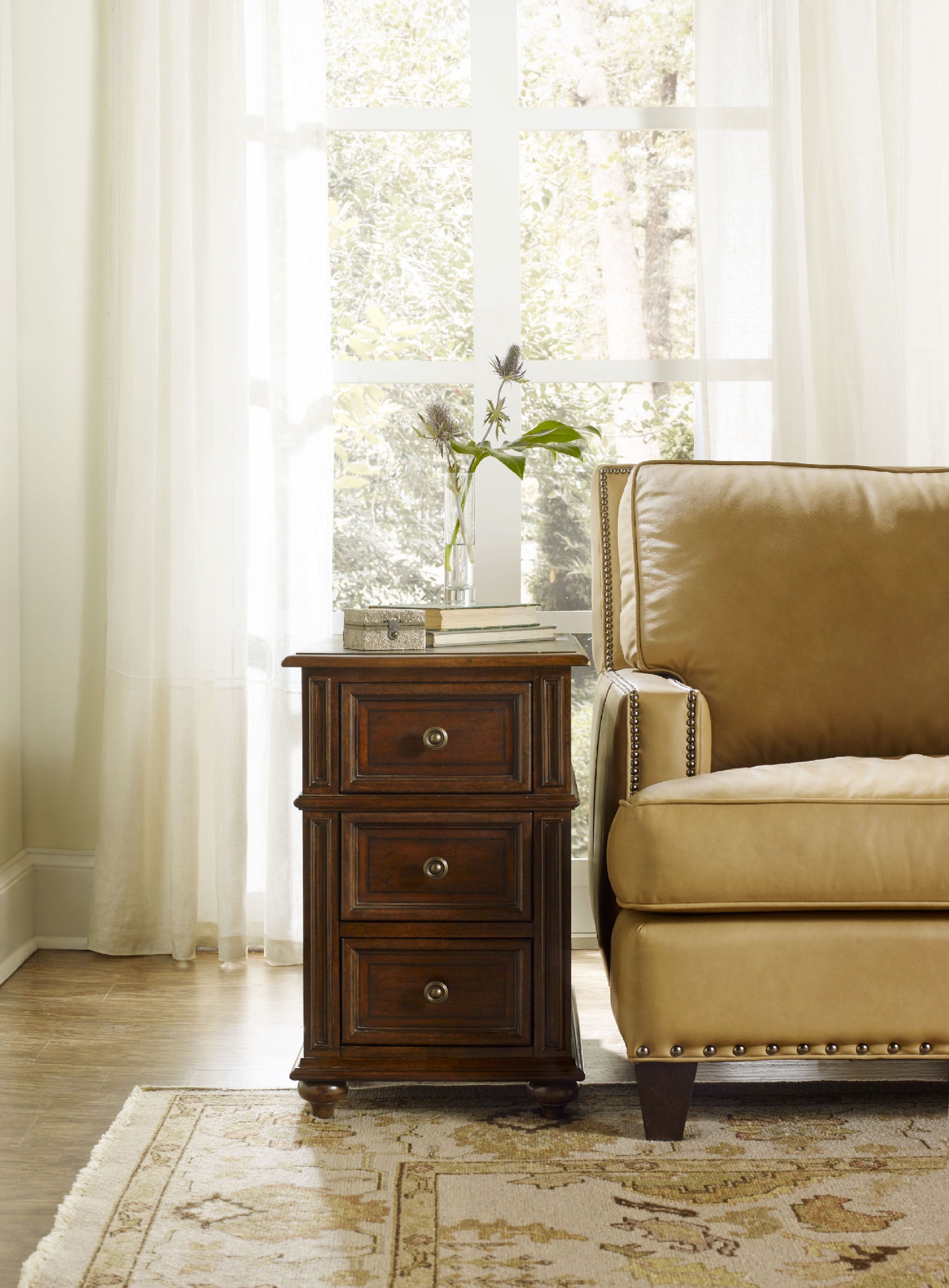 Hooker Furniture Leesburg Chairside Chest Chairside Tables chairside table 5 Hooker Furniture Leesburg Chairside Chest Chairside Tables chairside table 5