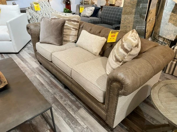 Craftmaster Custom Blends Tufted Sofa - Image 9