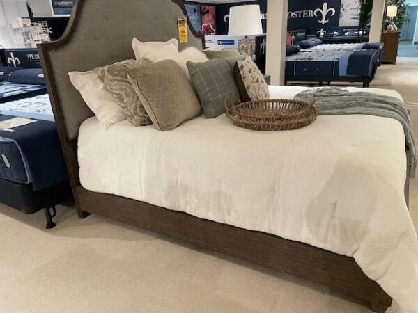 Bernhardt Canyon Ridge King Upholstered Bed - Image 6