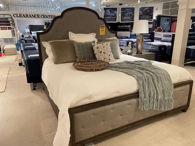 Bernhardt Canyon Ridge King Upholstered Bed