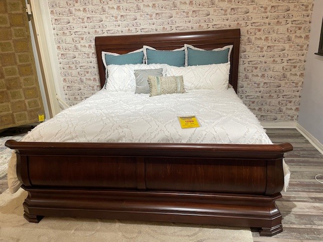 Universal Reprise Cherry King Sleigh Bed