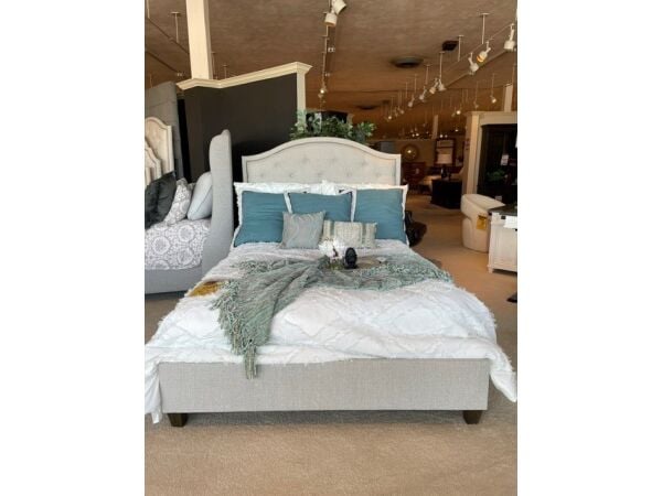 Bassett Vienna Upholstered Queen Bed