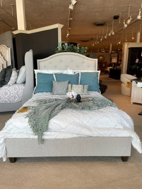 Bassett Vienna Upholstered Queen Bed