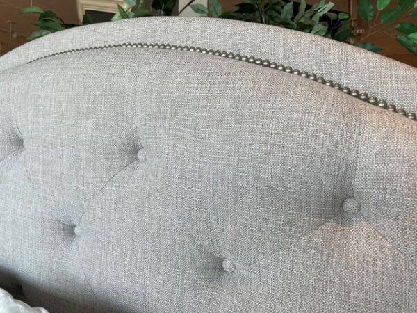 Bassett Vienna Upholstered Queen Bed - Image 4