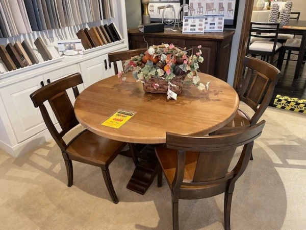 Bassett Benchmade Tavern Table & 4 Chairs