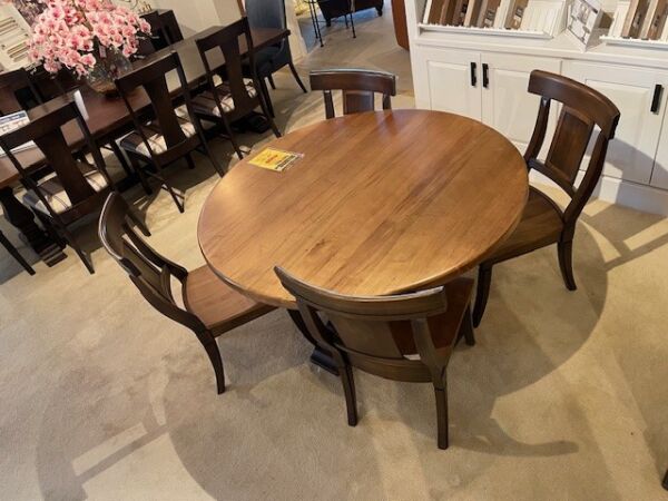 Bassett Benchmade Tavern Table & 4 Chairs - Image 10